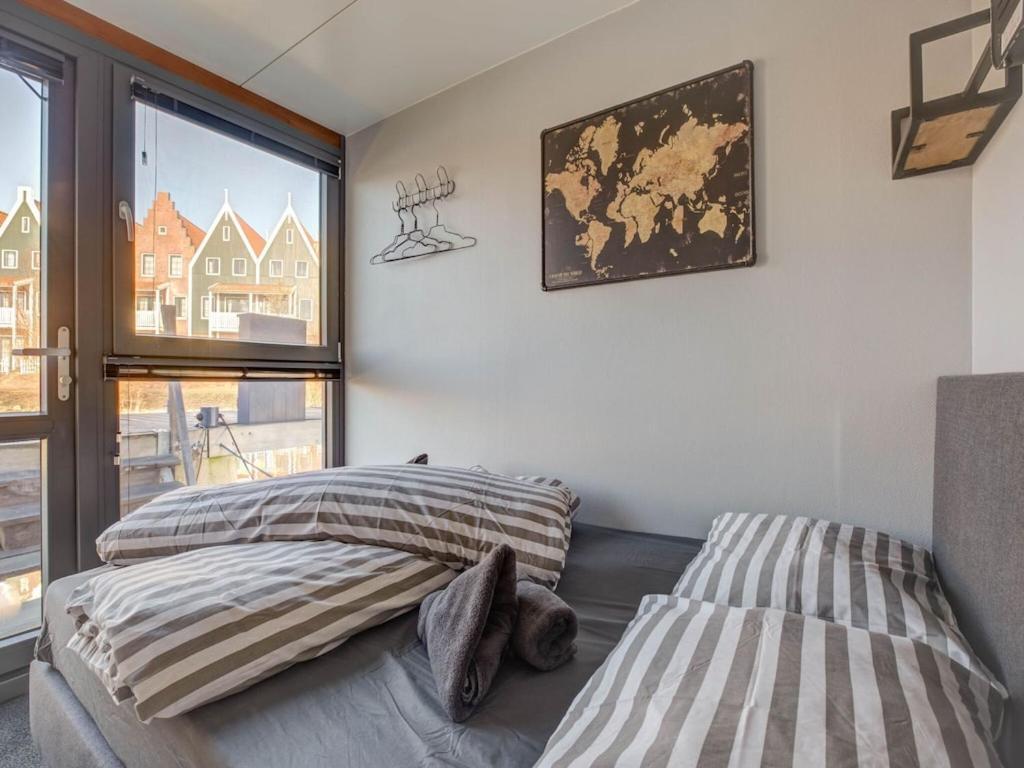 Modern Houseboat In Marina Of Volendam Hotel Exterior foto